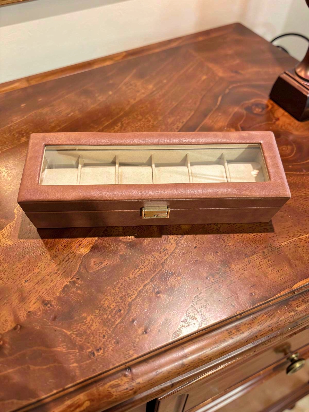 View 6 slot leather made watch box image 5